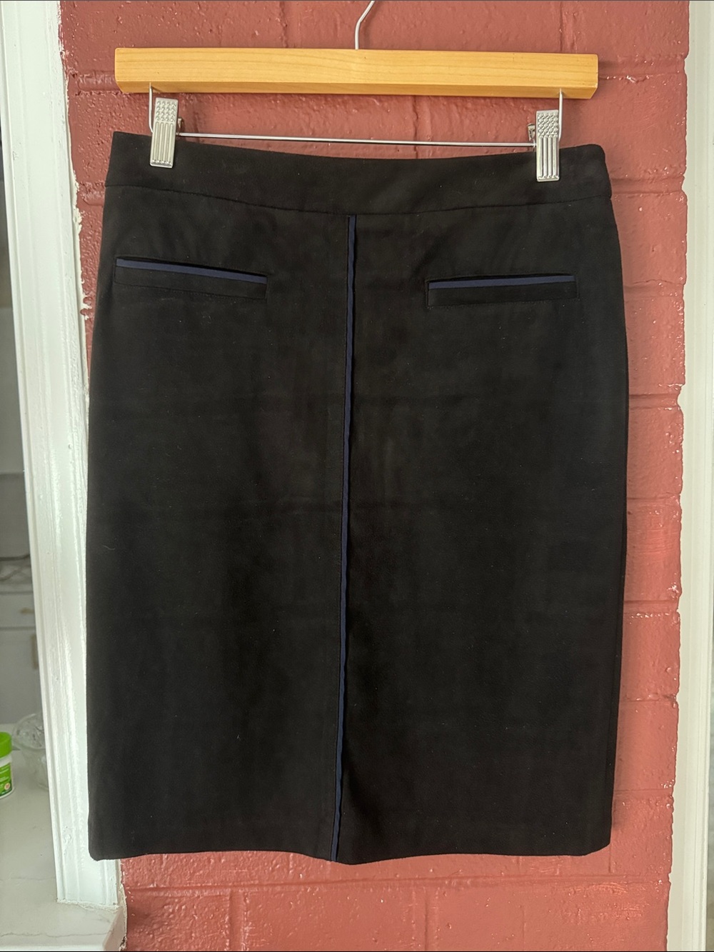 J. McLaughlin Black Pencil Skirt with Navy Trim Size 2